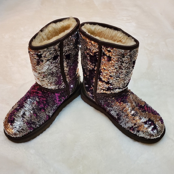 Ugg Classic Short 2-Tone Reversible Sequin Purple Silver Boot Size 7 - Picture 4 of 13